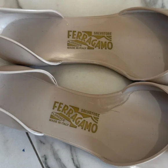 Ferragamo size 9 beige jelly shoes - Picture 4 of 7
